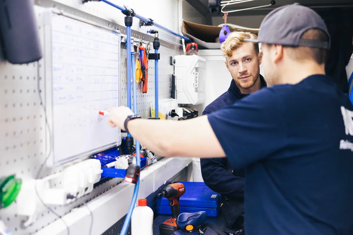 NFK tekniker utför relining av avloppsrör i Stockholm